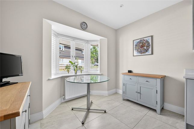 4, Boxwood Grove, Woking photo 3