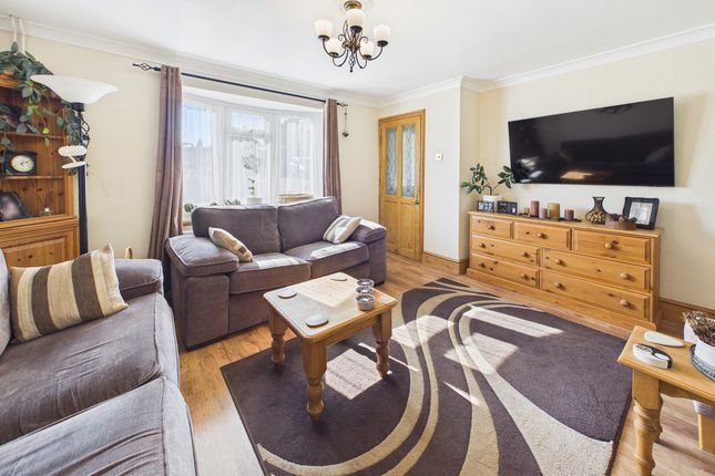60, Lucks Hill, Hemel Hempstead photo 2