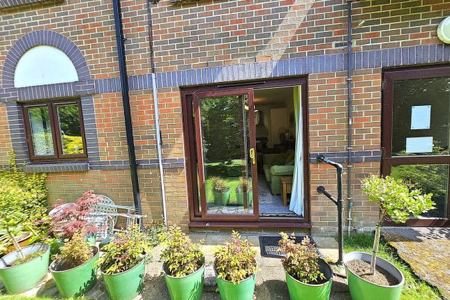 Flat 6 Grace Darling House, 9 Vallis Close, Poole photo 2