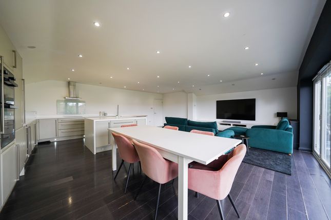42 Woodbank Road, Leicester photo 4