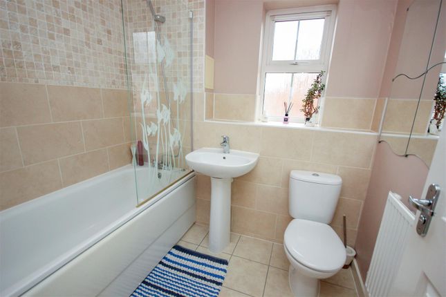 Town house for sale in Dee Close, Rushden