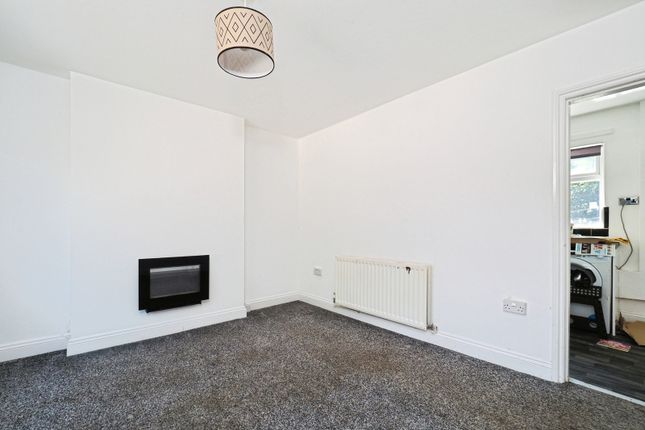 2, Romilay Close, Nottingham photo 3