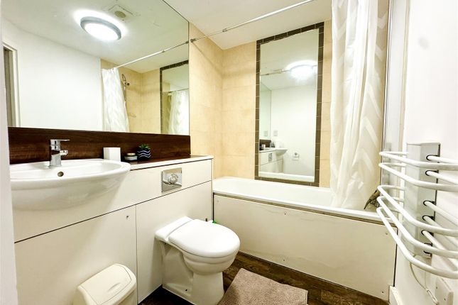 Flat 21, Projection West, Merchants Place, Reading photo 4