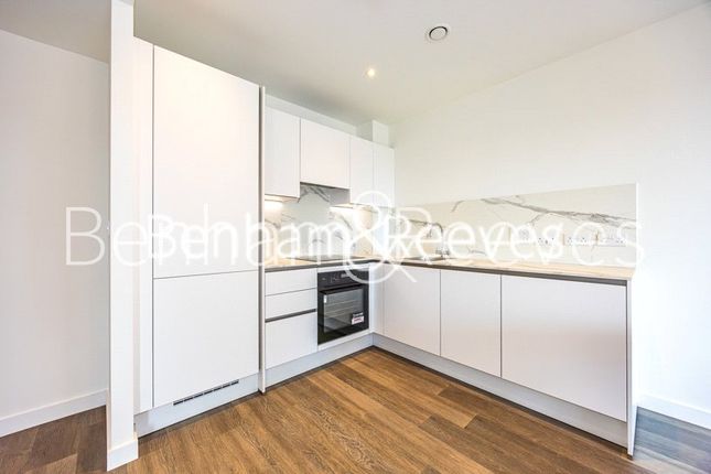 Flat 17, Emerald House, 373, Horn Lane, London photo 2