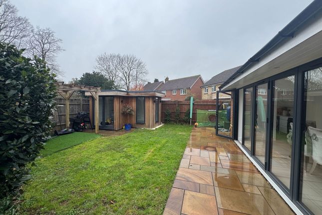 27, Roundel Way, Marden photo 2