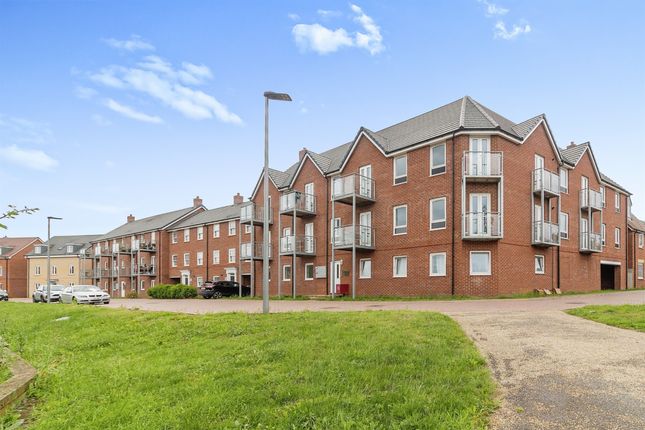 Thumbnail Flat for sale in Honduras Gardens, Bletchley, Milton Keynes