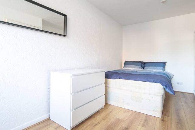 Lawrence Close Bow East London E3 Room To Rent 50324398