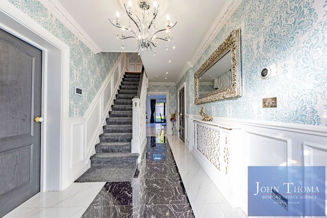 107, Grange Crescent, Chigwell photo 2