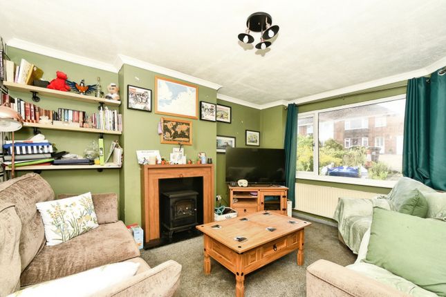 8, Hilltop View, Dursley photo 3