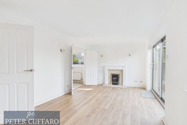 47 Wallers Way, Hoddesdon photo 3