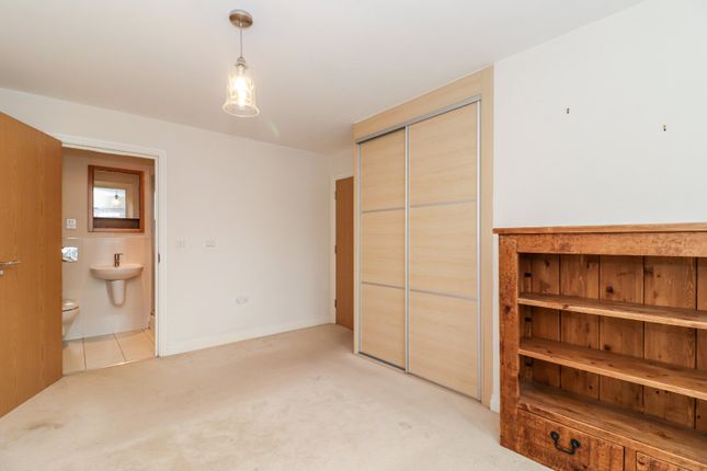 Flat for sale in Primrose Hill, Herts