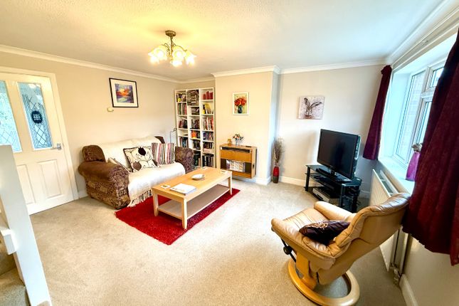 29 Admirals Way, Daventry, Northamptonshire photo 3