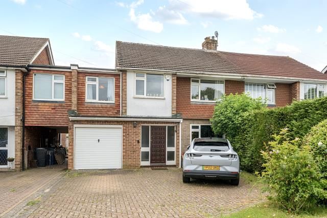 4-bed house on 29, Westwood Drive, Amersham, £850,000