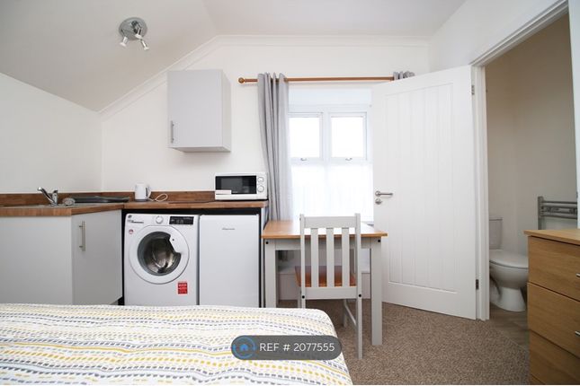 Room to rent in High Street, Rhymney, Tredegar