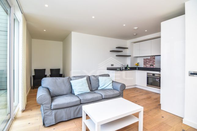 Flat to rent in Dara House, Capital Way, London