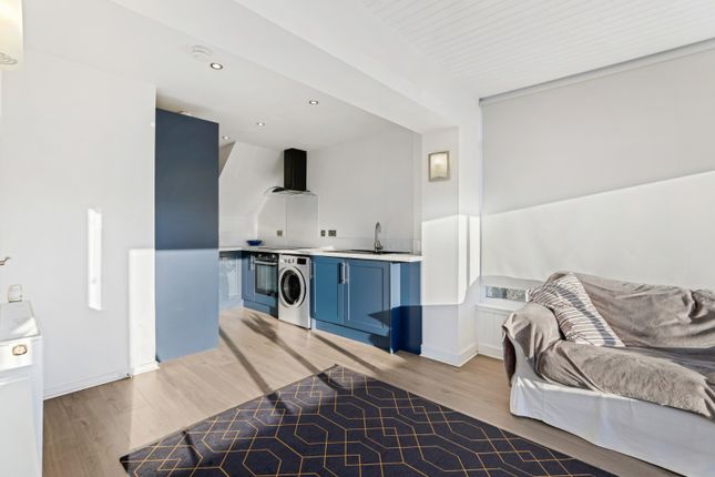 16, Carlownie Place, Auchterarder photo 2