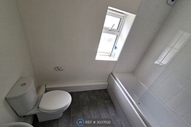Woodville Terrace, Selby photo 4