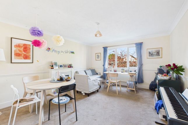 37, Tanbridge Park, Horsham photo 3