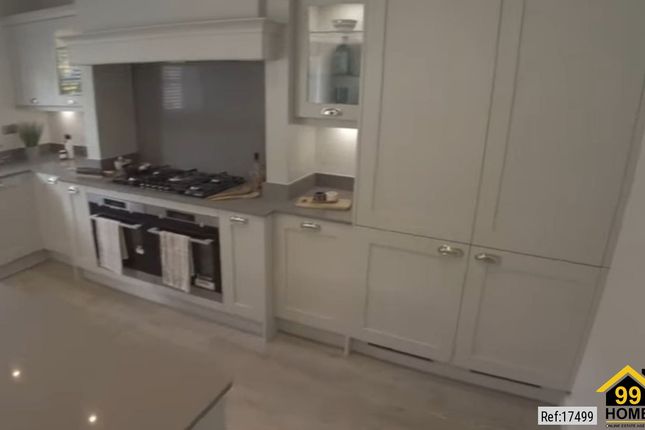 Flat 7, 10 Gilbert Place, London photo 3