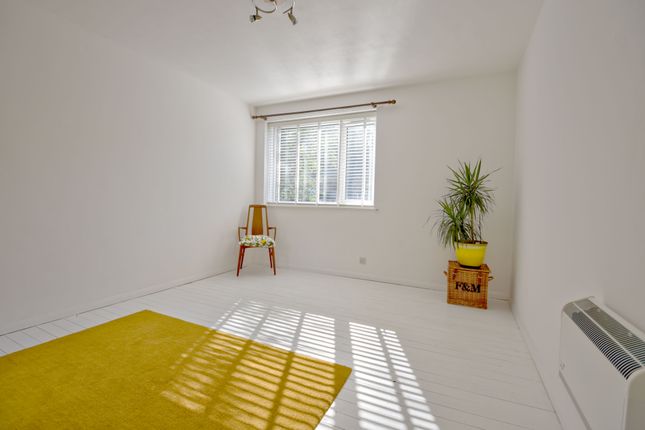 Thumbnail Flat to rent in Ward Road, Tufnell Park, London