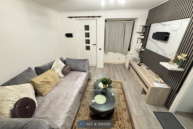 Newcombe Rise, West Drayton photo 3