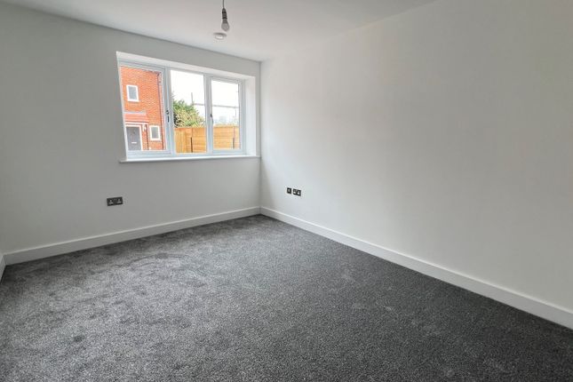 Flat for sale in Bath Road, Reading