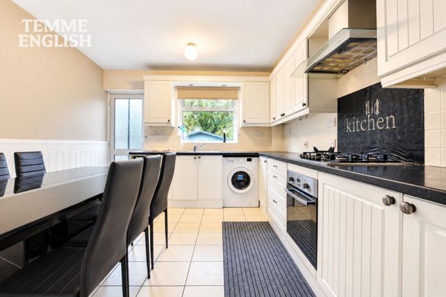 2 Gratmore Green, Basildon photo 3