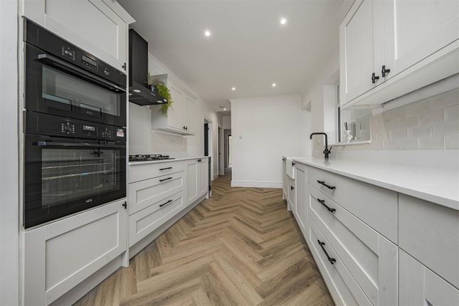 14, Dell Rise, St. Albans photo 4