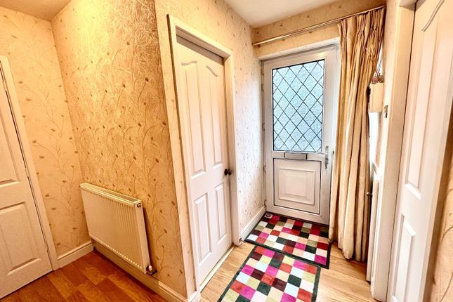 35, Banks Crescent, Huddersfield photo 5