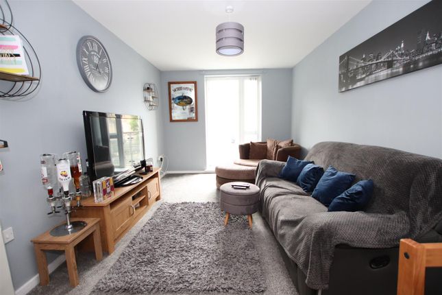 12, Brackendale Court, Bradford photo 2