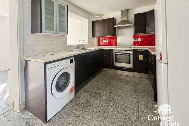 112 Teresa Gardens, Waltham Cross photo 3