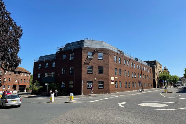 Thumbnail Flat to rent in Town Centre, Taunton