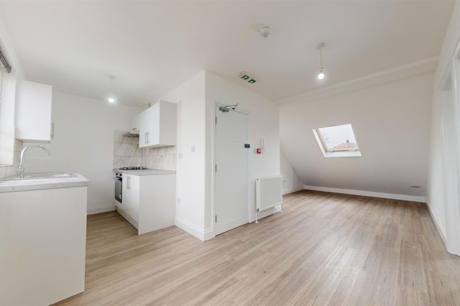 Thumbnail Flat to rent in Clifford Way, London