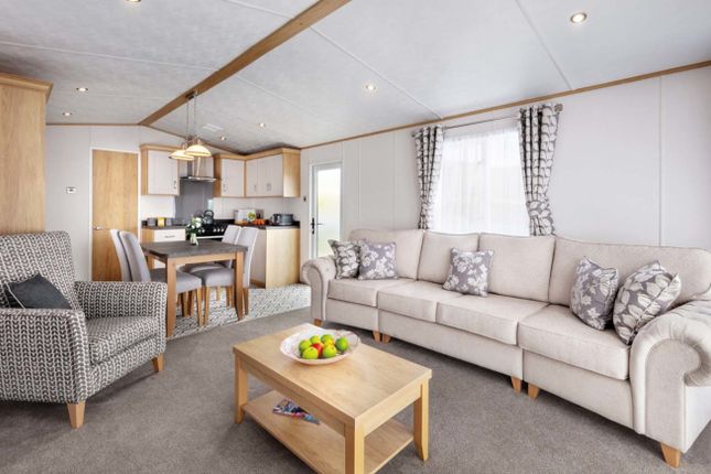 Thumbnail Mobile/park home for sale in Hoburne Lane, Christchurch, Dorset