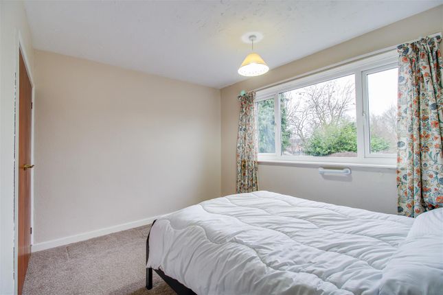 8, St. Johns Crescent, Ossett photo 4