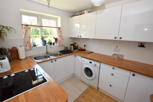 12, Robert Tressell Close, Hastings photo 2
