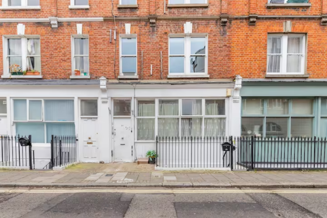 Flat for sale in Daventry Street, London