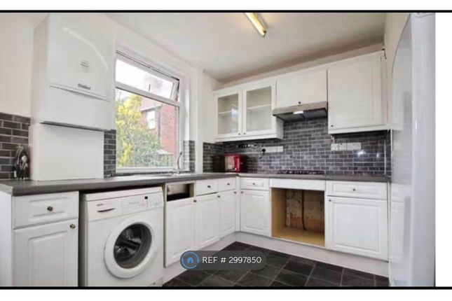 Pinewood Avenue, Wakefield photo 4