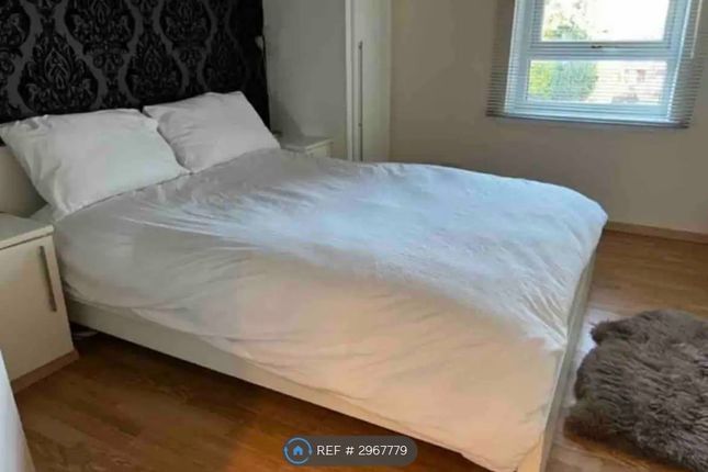 Flat, Milnpark Gardens, Glasgow photo 2