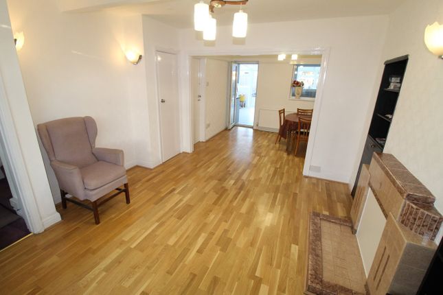 4, Broomgrove Gardens, Edgware photo 3