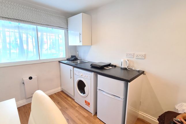 515 (annexe) Great West Road, Hounslow photo 3