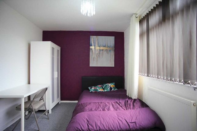 Thumbnail Shared accommodation to rent in Hurst Avenue, Sale