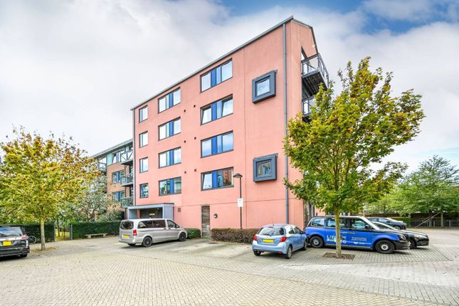 Flat for sale in Union Lane, Isleworth