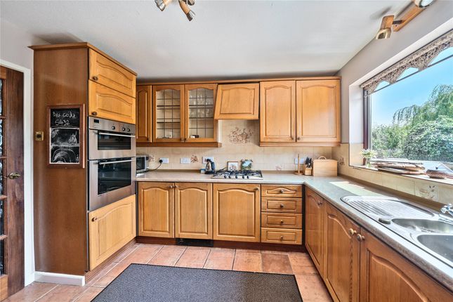 28 Cambridge Road, Brixham Devon, Devon photo 2