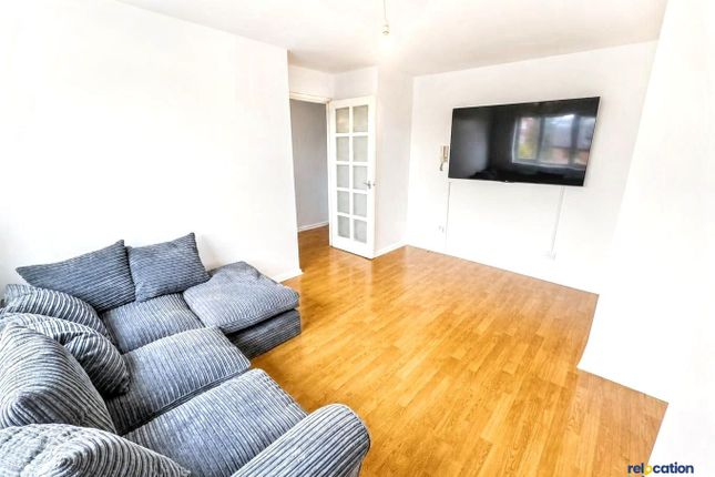 Flat 10, Hilary Court, London photo 2