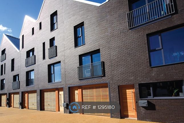 4-bed house on Little Kelham, Sheffield, £1,950/mo