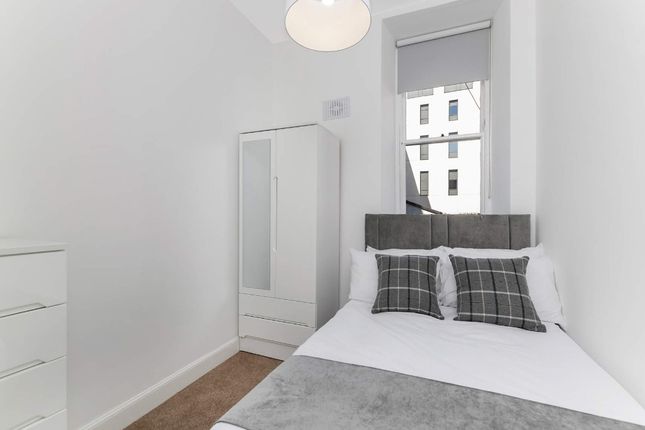 Thumbnail Flat to rent in Princes Street (Room 2), New Town, Edinburgh