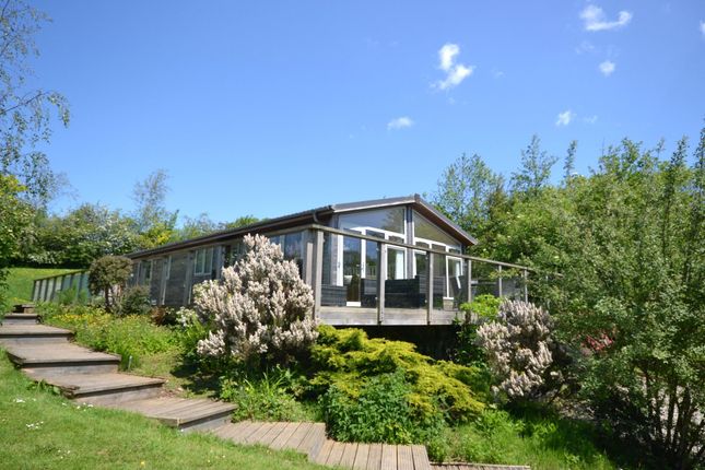 Mobile/park home for sale in Stonerush Lakes, Lanreath, Looe, Cornwall