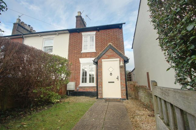 Cottage to rent in Park Road, Tring