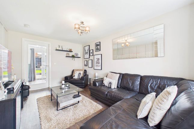 5, McIntosh Gardens, Carluke photo 3
